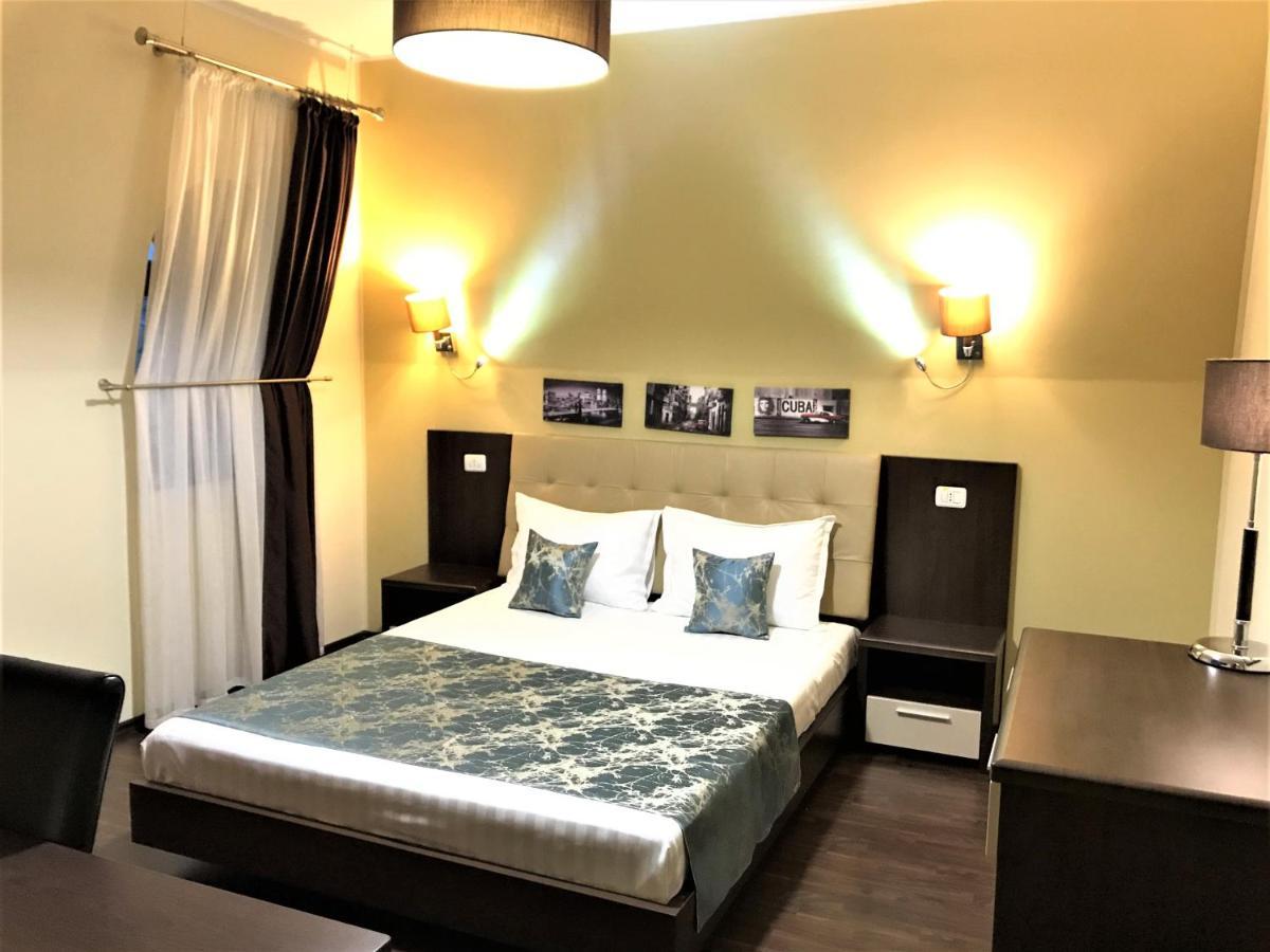 Kalman Hotel *