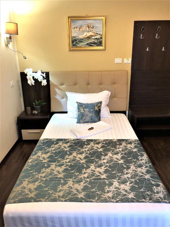 Kalman Hotel *