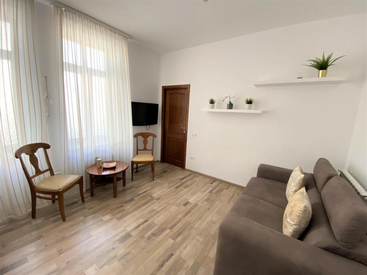 Kalman Hotel *