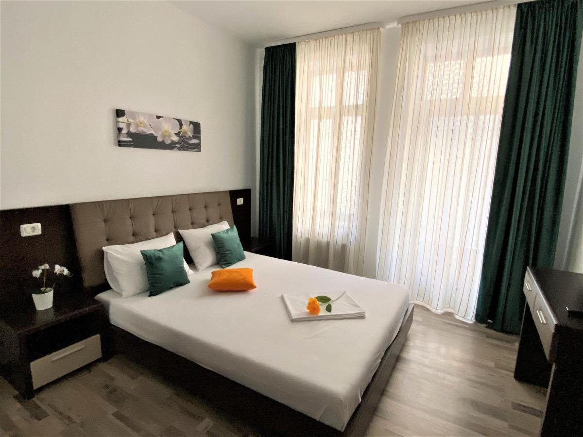 Kalman Hotel *